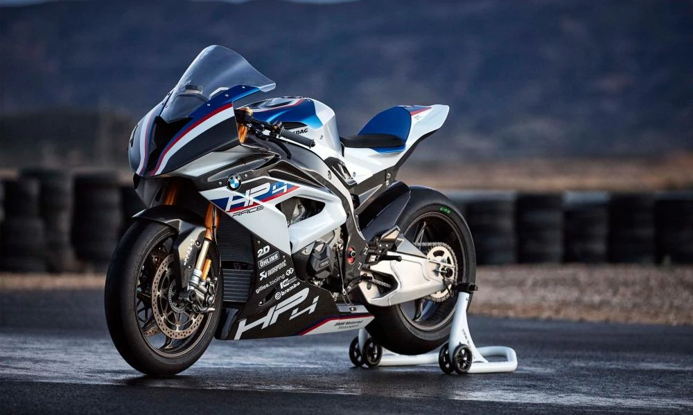 S1000RR: Αυτή είναι η στρωτή υπερμηχανή της BMW που δεν βλέπει ανταγωνισμό (Εικόνες)